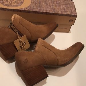 NWT BORN CALEY TAN Booties ankle boots mules 6 saddle suede